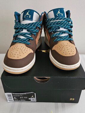 Youth Air Jordan 1 Mid SE - Cacao Wow/Luminous Green - Size: Youth 4/Woman 6